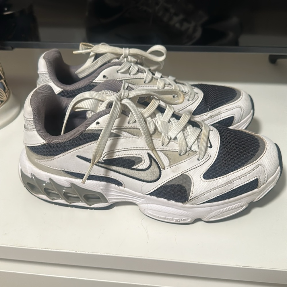 Nike Women's Black and White Athletic Shoes